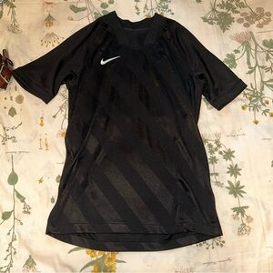 Nike boys top